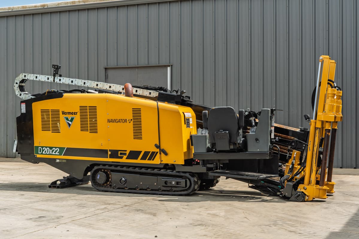 2024 Vermeer D20x22 S3 Navigator HDD drill, driver-side view, rubber tracks, loaded drill pipe rack, operator seat visible