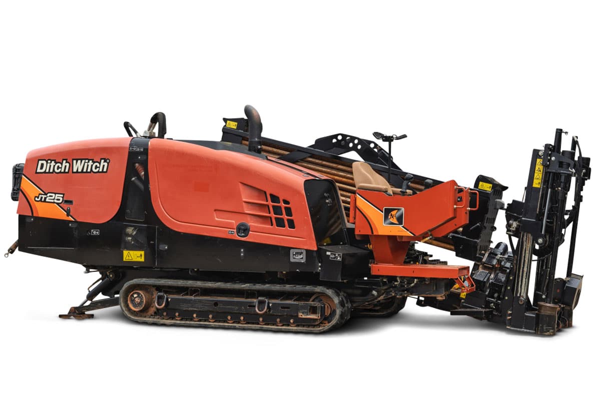 2021 Ditch Witch JT25 horizontal directional drill, side profile showing tracks, operator station, and drill pipe rack.