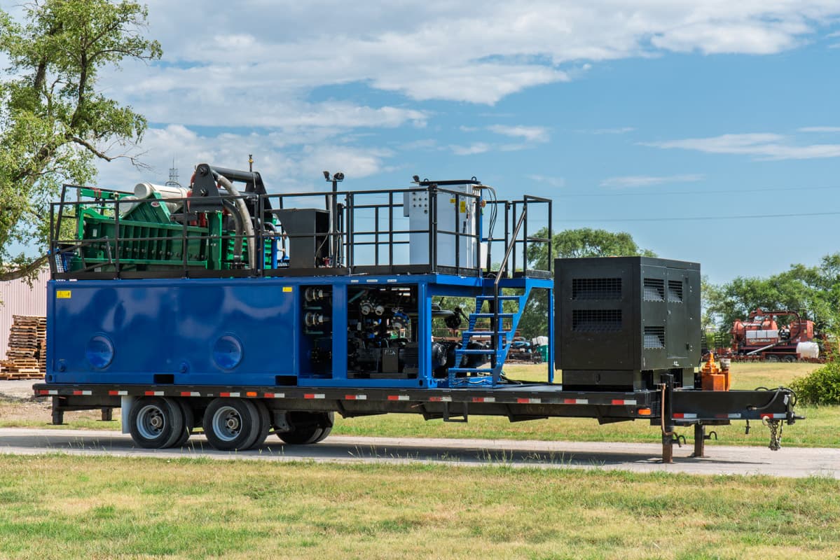 2023 American Augers M300DH mud recycling system on trailer, blue tanks, shaker deck, engine compartment, catwalk, generator unit, 656hrs