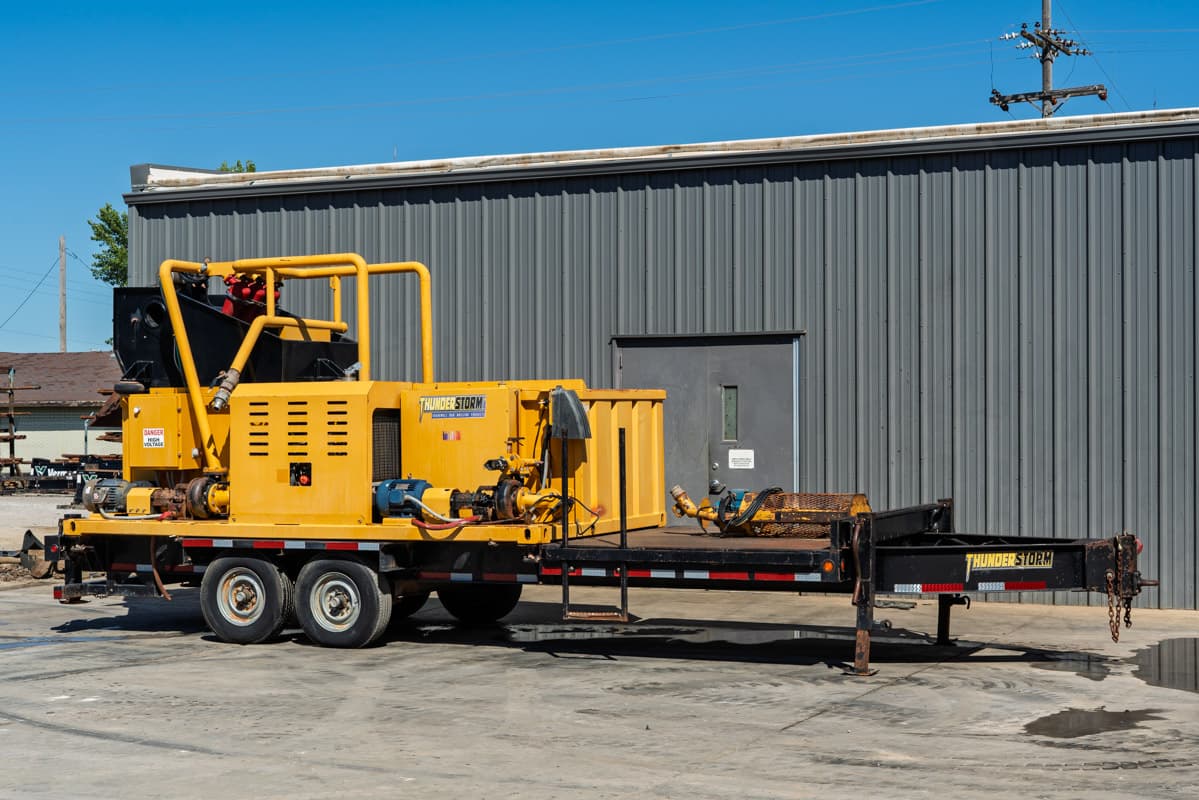 2015 Vermeer Thunderstorm HDD mud recycler, yellow, trailer-mounted, side view showing pumps, piping, shaker box, and dual-axle trailer