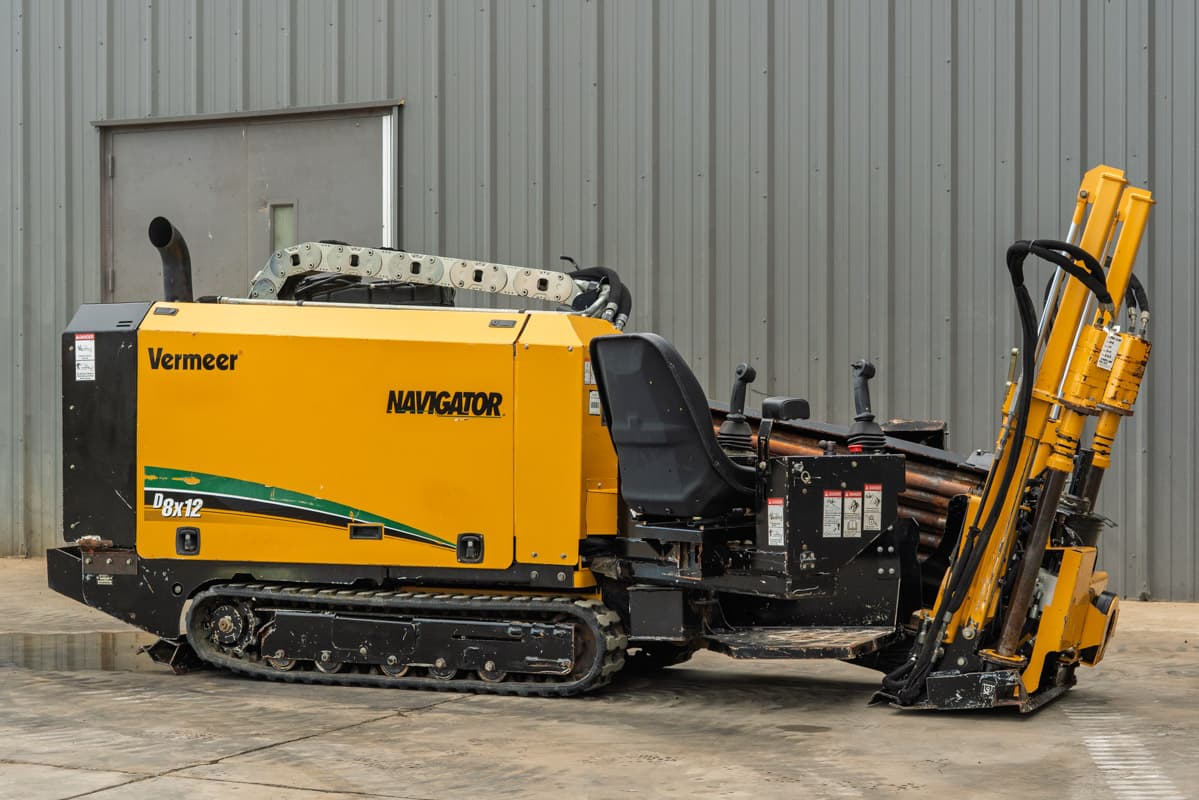 2018 Vermeer D8x12 Navigator HDD drill, 3/4 side view, rubber tracks, operator seat, joysticks, drill pipe loaded on carriage