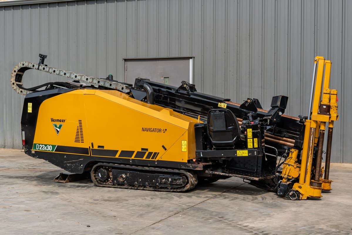 2021 Vermeer D23x30 S3 Navigator HDD drill, driver-side view, rubber tracks, drill pipe carousel, yellow bodywork, operator console visible