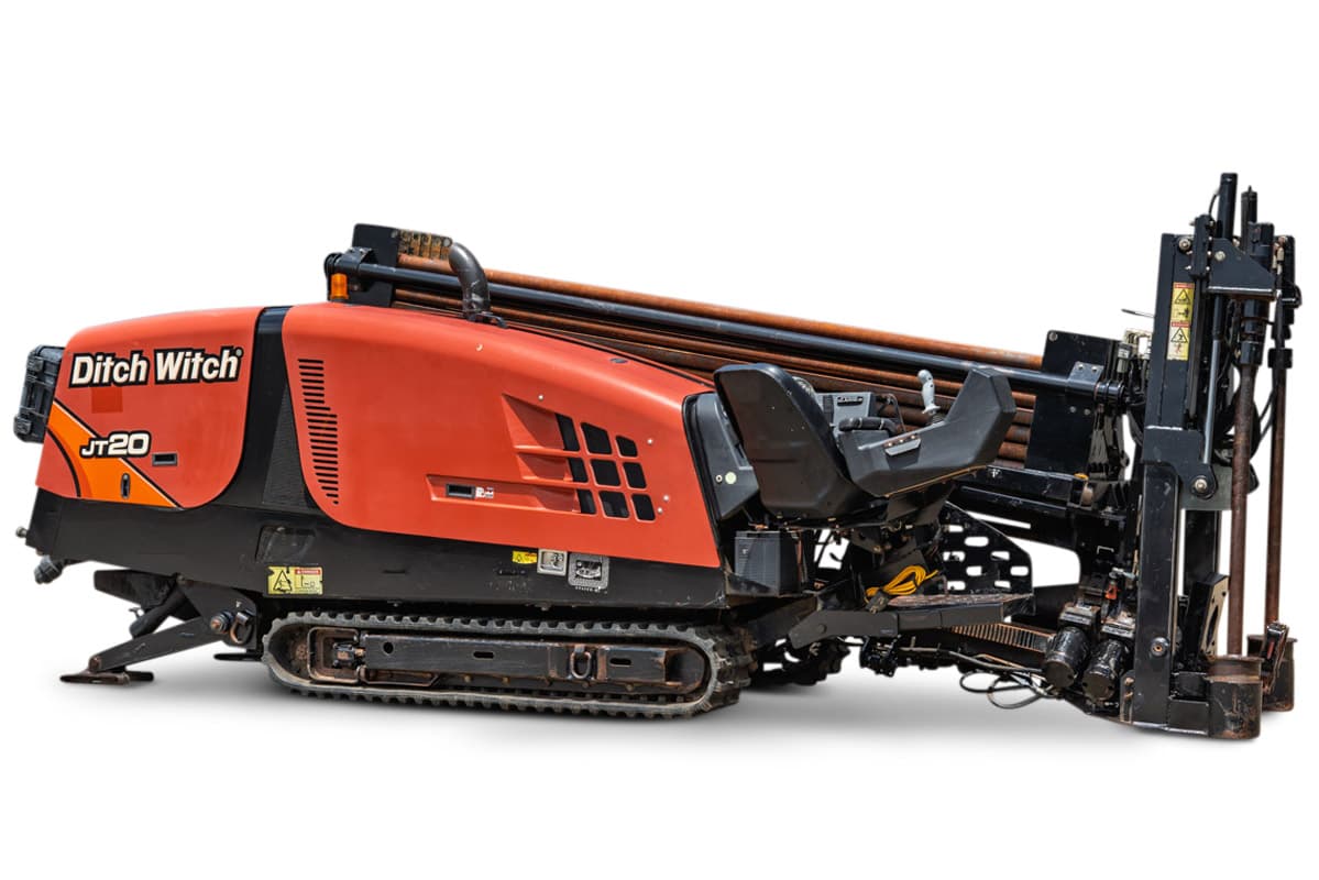 2017 Ditch Witch JT20 HDD rig, 3/4 side view, orange hood, rubber tracks, loaded drill pipe rack, carriage assembly visible