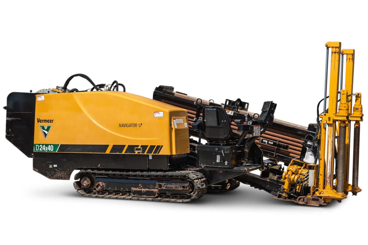 2020 Vermeer D24x40 S3 HDD drill, side view, rubber tracks, loaded drill pipe rack, yellow engine hood, anchor system