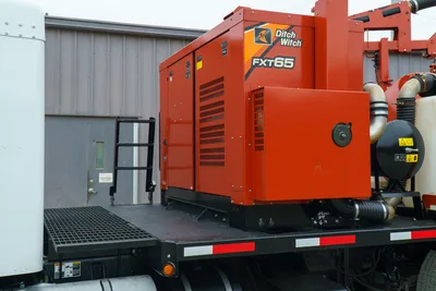 9300-712: 2017 Ditch Witch FXT65