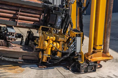 2021 Vermeer D40x55 S3 HDD drill head, vise, and front anchor detail with hydraulic lines and used drill pipe visible