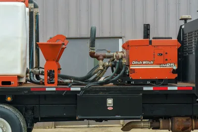 Ditch Witch 2010 International 4400 - Mud Equipment