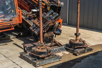 2014 Ditch Witch JT100 Mach 1 pipe spinner and vise assemblies with 3.5" drill pipe, heavy wear, rust visible