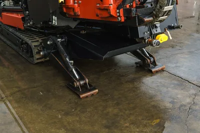 2015 Ditch Witch JT20 HDD drill front stabilizer legs, anchor points, hydraulic cylinders, carriage chain, and rubber tracks visible