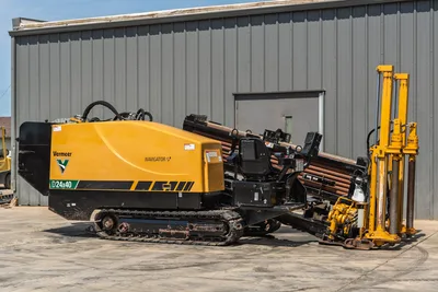 2020 Vermeer D24x40 S3 HDD drill, driver-side view, rubber tracks, loaded drill pipe rack, Navigator display, pipe spinner attachment