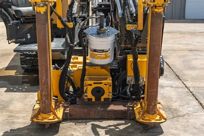 Vermeer D24x40 S3 front-end carriage close-up showing vise assembly, anchor posts, spindle, hydraulic hoses, and Vermeer Thread Pro lubricant bucket