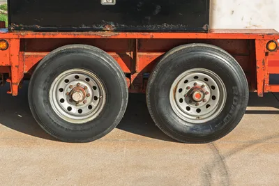 2016 Belshe WB14-2EP trailer tandem axle, lower chassis, & wheel hubs, showing general use.