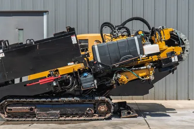 2020 Vermeer D24x40 S3 HDD drill, side view, elevated carriage, hydraulic hoses, fluid tanks, rubber tracks visible