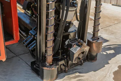 2016 Ditch Witch JT30 All Terrain drill rack, focus on hydraulic pipe anchoring system and drill string drive components.