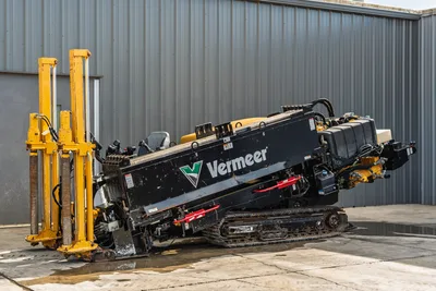 2018 Vermeer D24x40 S3 HDD rig, side view, drill frame angled up, yellow pipe rack, rubber tracks, operator seat visible