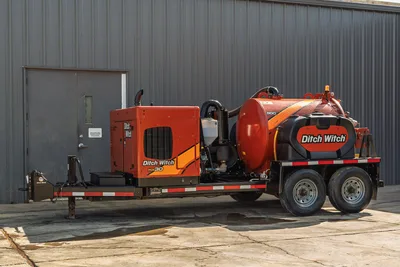 2022 Ditch Witch HX30 mud recycler, driver-side view on tandem-axle trailer, orange power unit, 500-gal tank, vacuum hose visible
