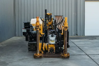 2019 Vermeer D40x55 S3 HDD drill, front view, drill pipe rack loaded, anchor legs deployed, rubber tracks visible