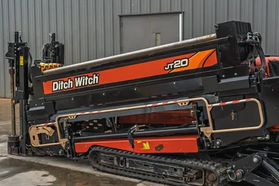 2018 Ditch Witch JT20 horizontal directional drill side profile showing drive tracks, pipe rack, and drill stem assembly.