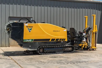 2021 Vermeer D24x40 S3 HDD drill, passenger-side profile, yellow hood, Navigator logo, rubber tracks, pipe rack visible right