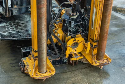 2021 Vermeer D23x30 S3 drill frame close-up showing vise assembly, carriage rails, hydraulic lines, wear from use
