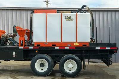 Ditch Witch 2010 International 4400 - Mud Equipment