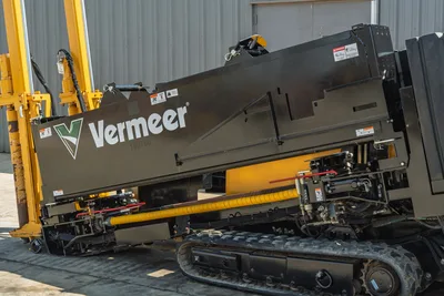 2022 Vermeer D23x30 S3 HDD drill side profile showing thrust frame, rack-and-pinion, hydraulic hoses, rubber tracks, and Vermeer logo