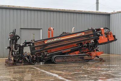 2008 Ditch Witch JT4020 MACH 1 HDD drill, profile view, showing track undercarriage, drill pipe rack, and carriage assembly.