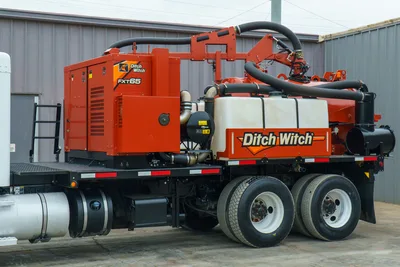9300-712: 2017 Ditch Witch FXT65