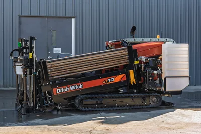 Ditch Witch JT10 HDD rig side view with drill pipe rack, tracked undercarriage, 9,000 lbs thrust, 1,100 ft-lb torque