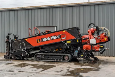 2021 Ditch Witch JT40 HDD drill, side profile, angled carriage raised, rubber tracks, spindle/drive head visible