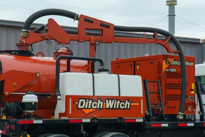 9300-712: 2017 Ditch Witch FXT65