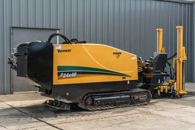 2018 Vermeer D24x40 S3 HDD rig, driver-side view, rubber tracks, yellow hood, drill frame, operator seat, pipe rack visible