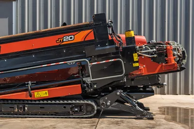 2022 Ditch Witch JT20 HDD drill, side-angle view of elevated drill frame, carriage, hydraulic spindle, rubber tracks, and anchor system