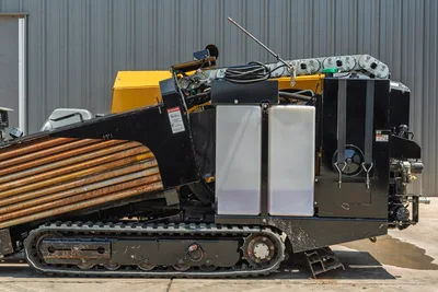 Vermeer 10x15 S3 HDD rig side profile showing tracked carrier, drill pipe bundle, rotary head, and hydraulic components