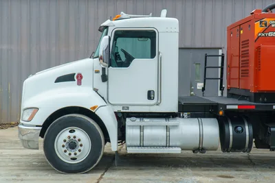 9300-712: 2017 Ditch Witch FXT65