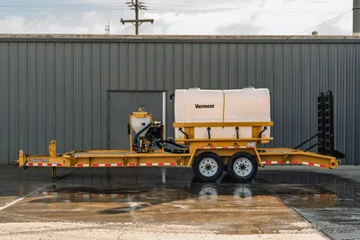 2021 TowMaster T-20D yellow HDD mud mixing trailer, side view, Vermeer water tank, mixing hopper, dual axle, pipe rack