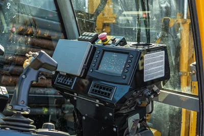 Vermeer 40x55DR S3 control console with touchscreen display, operator interface panel, and emergency stop button mounted on drilling rig