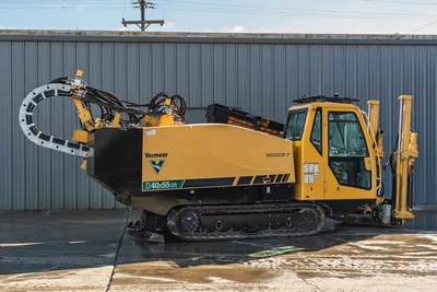 Vermeer D40x55DR S3 HDD unit with rotary head, 40,000 lbs thrust, tracked chassis, operator cab, side profile view