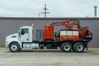 9300-712: 2017 Ditch Witch FXT65