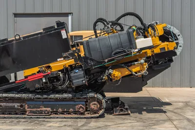 2020 Vermeer D24x40 S3 HDD drill, side view showing elevated drill frame, hydraulic hoses, fluid tanks, wear on rubber tracks