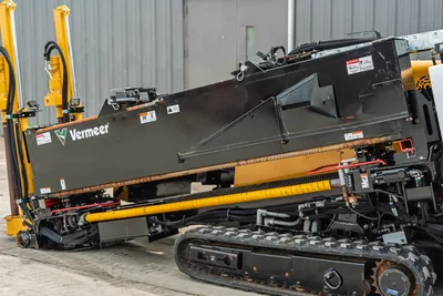 2024 Vermeer D20x22 S3 HDD drill, side view showing thrust frame, rack gear, rubber tracks, hydraulic lines, and pipe loader mast.
