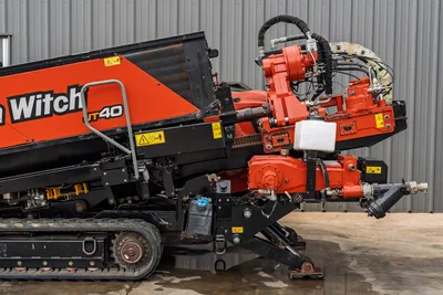 2021 Ditch Witch JT40 HDD drill, side view of carriage, spindle, hydraulic rotary head, tracks, and anchor system visible.