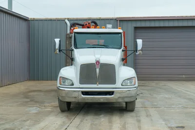 9300-712: 2017 Ditch Witch FXT65