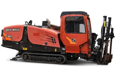 2016 Ditch Witch JT25 HDD drill, 3/4 side view, enclosed cab, rubber tracks, drill frame with pipe loaded, used condition