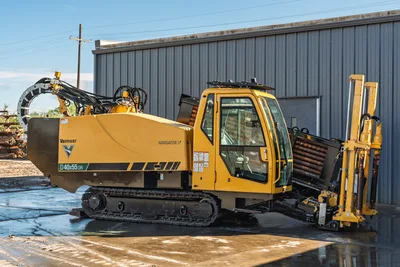Vermeer 40x55DR S3 HDD rig with tracked carrier, cab, rotary head, 10-foot drill pipe, side profile view