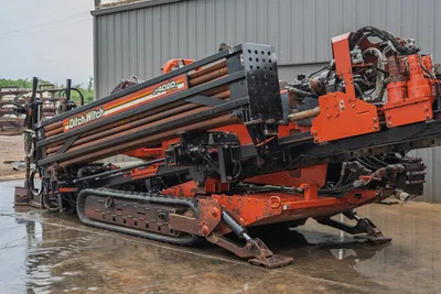 2008 Ditch Witch JT4020 MACH 1 HDD drill, profile view, showing steel drill pipe rack, tracks, and hydraulic stabilizers.