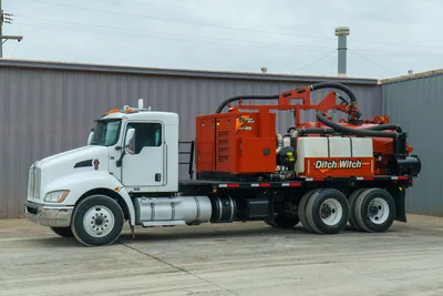 9300-712: 2017 Ditch Witch FXT65