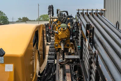 Vermeer 24x40 Series II HDD drill carriage, hydraulic rotation assembly, and onboard drill pipe rack from rear perspective.