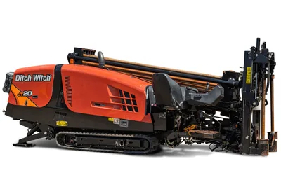 2022 Ditch Witch JT20 HDD drill, 3/4 right view, orange hood, rubber tracks, loaded drill pipe rack, carriage assembly