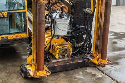 2017 Vermeer 40x55 S3 HDD carriage unit showing vise assembly, drill pipe rack, stabilizers, and operator cab side profile.